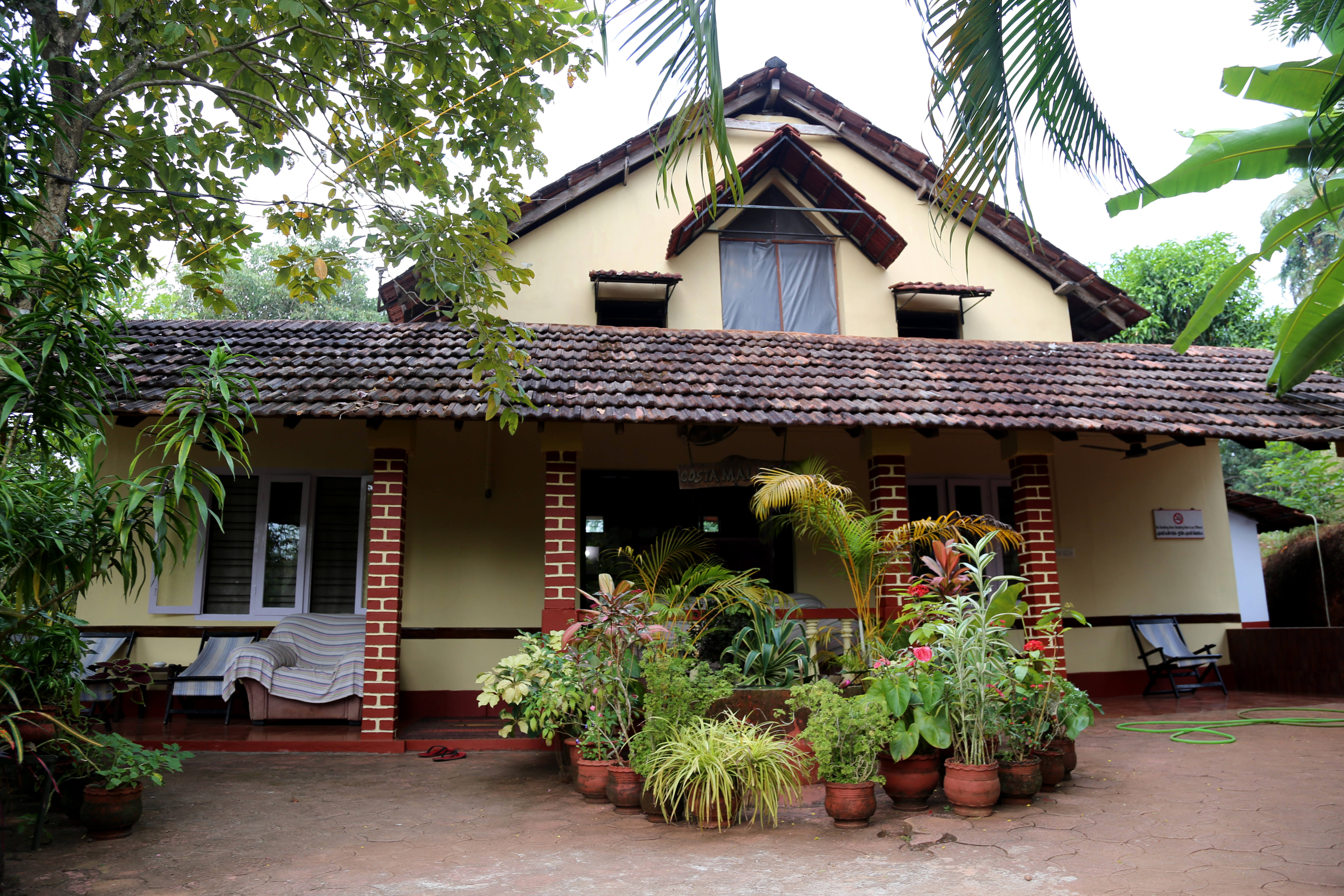 Costa Malabari Front house